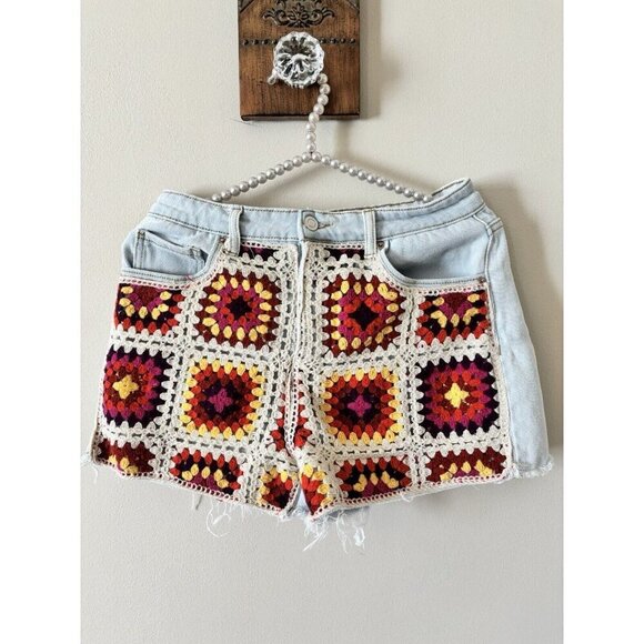 SO Juniors Size 9 Light Wash Denim Crochet Shorts Granny Square Cut-Off Boho - Picture 1 of 6